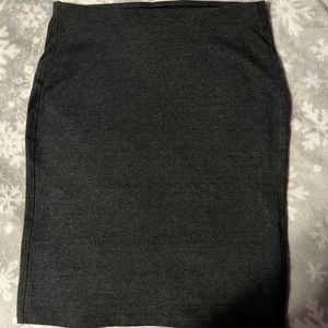 Slim fitting skirt